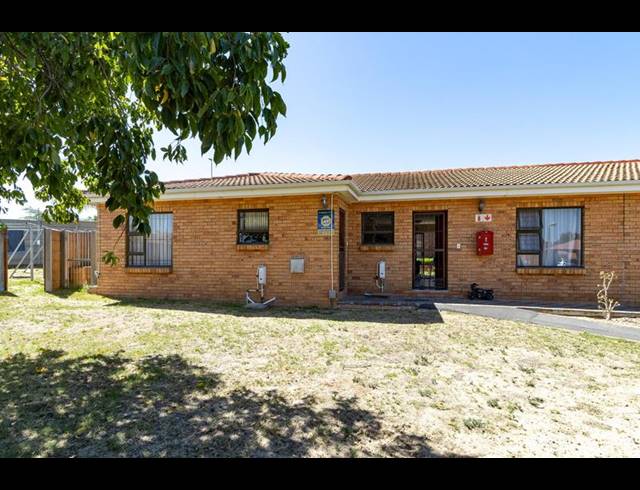 2 BEDROOM TOWNHOUSE FOR SALE IN SONSTRAAL HEIGHTS